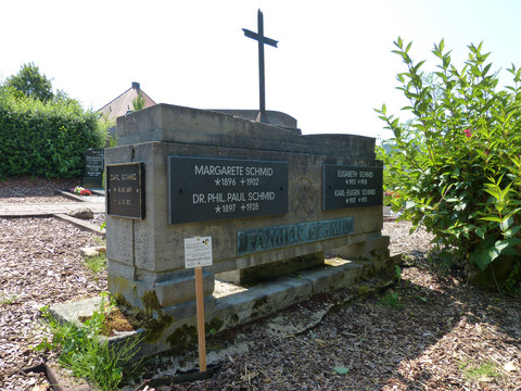 Grabstein auf dem Laufacher Friedhof